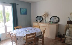 Dining - The upturn (Tourneville-sur-Mer)