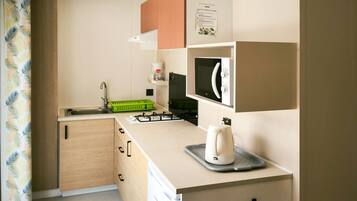 Fridge, microwave, coffee/tea maker
