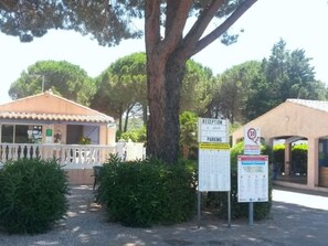Property grounds - Mobile home with AC - 4 guests (Roquebrune-sur-Argens)