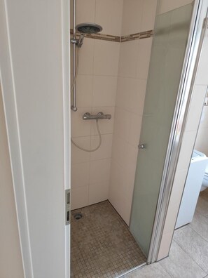 Shower, soap, toilet paper - Vacation apartment / Overnight stay / Lübeck / Baltic Sea (Heilshoop)
