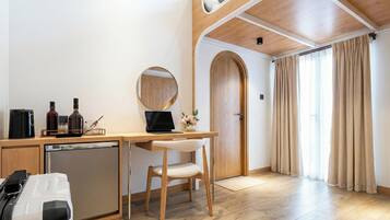 Junior-Doppelzimmer, Balkon, Stadtblick | Innenbereich