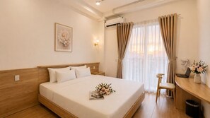 Premier Double Room - Amory Airport Hotel (Tan Phu District)