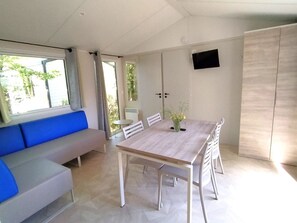Dining - Mobile home, pets allowed - 4 guests (Chaillé-les-Marais)