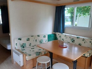 Dining - Mobile home, pets welcome - 4 guests (Pleaux)