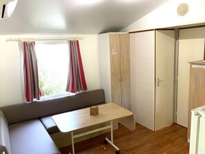 Living area - Mobile home with AC - 6 guests (Monplaisant)