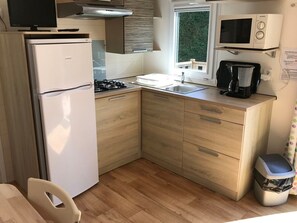 Fridge, microwave, coffee/tea maker - Mobile home, pets welcome - 4 guests (Perros-Guirec)