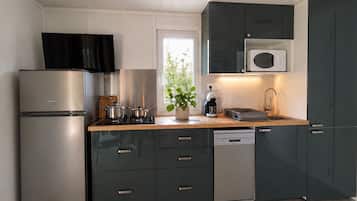 Fridge, microwave, dishwasher