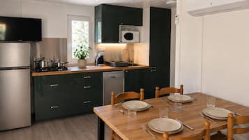 Fridge, microwave, dishwasher