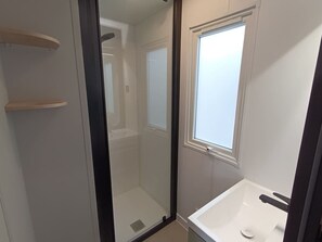 Bathroom - Mobile home, pets allowed - 10 guests (Groléjac)