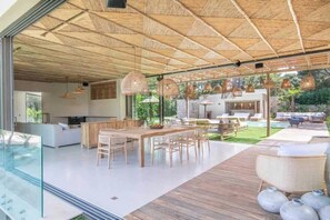 Apartment | Tempat makan luar