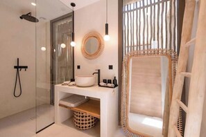 Apartment | Bilik Mandi | Tab mandi, pengering rambut, tuala disediakan, syampu 
