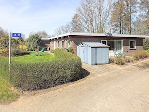 A single-story building with a garage, a small shed, and a paved driveway. - 10 Person Holiday Home in Spottrup (Spøttrup)