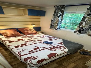 2 bedrooms, free WiFi - Mobile home with garden seating - 4 guests (Monplaisant)