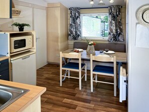Dining - Mobile home with garden seating - 4 guests (Monplaisant)
