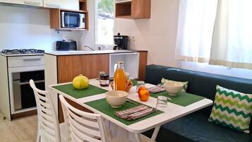 Fridge, microwave, coffee/tea maker, toaster