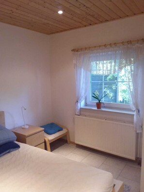 1 dormitorio, tabla de planchar con plancha, wifi gratis y ropa de cama