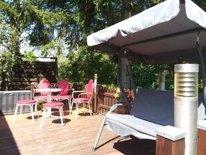 Outdoor dining - Vrbo Property (Dürrhennersdorf)