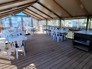 Dining - Mobile home, pets welcome - 6 guests (Long)