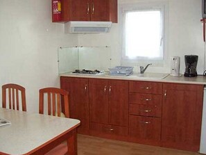 Fridge, microwave, oven, coffee/tea maker - Mobile home, pets allowed - 2 guests (Vairé)