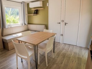Dining - Mobile home - AC - 4 guests (Méolans-Revel)