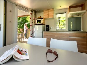 Fridge, microwave, coffee/tea maker - Comfortable mobile home, pets welcome - 4 guests (Sainte-Enimie)
