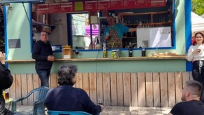 A food truck with a menu board, a counter, and a person serving food. - Mobile home, pets allowed - 4 guests (Sauxillanges)