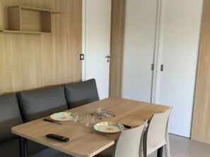 Dining - Comfortable mobile home - 6 guests (Saint-Georges-d'Oléron)