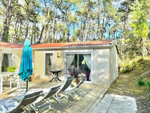 Outdoor dining - Spacious chalet - 8 guests (Saint-Hilaire-de-Riez)
