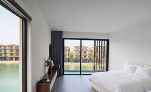 Family House, Balcony, Lagoon View | Free WiFi - Charm Lagoon Villa - Vinhomes Vu Yen (Thuy Nguyen)