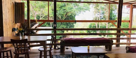 Casa, 3 habitaciones, para fumadores, balcón | Restaurante al aire libre