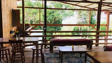 House, 3 Bedrooms, Smoking, Balcony | Outdoor dining