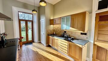 Microwave, oven, stovetop, dishwasher