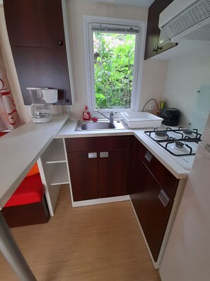 Interior - Mobile home with AC, pets OK - 6 guests (Sireuil)