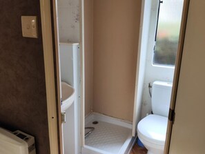 Bathroom - Mobile home, pets allowed - 2 guests (La Tour-d'Auvergne)