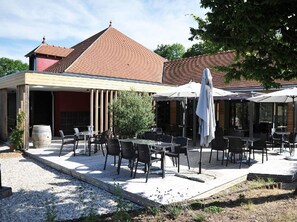 Outdoor dining - Mobile home, pets welcome - 5 guests (La Châtre)