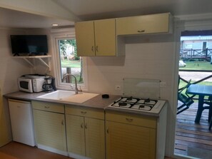Fridge, microwave, coffee/tea maker - Mobile home with air conditioning - 4 guests (Monplaisant)