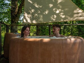 Outdoor spa tub - Mobile home - 5 guests (Coly-Saint-Amand)