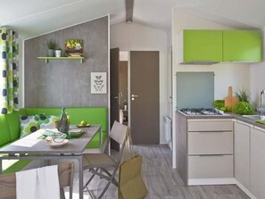 Dining - Mobile home - 5 guests (Coly-Saint-Amand)