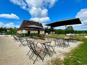 Outdoor dining - Mobil-home - pets welcome - 6 guests (La Douze)