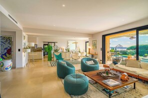 Living area - Exceptional Villa a/c 4br/8p With Pool & Sea View (Grimaud)