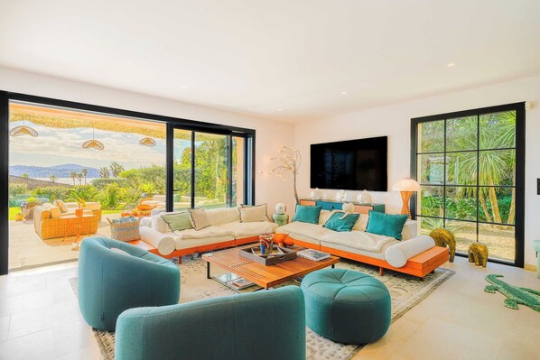 Apartment | Living area - Exceptional Villa a/c 4br/8p With Pool & Sea View (Grimaud)