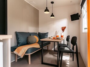 Dining - Cozy mobile home, pets allowed - 4 guests (Puy-l'Évêque)