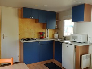 Fridge, microwave, coffee/tea maker - Mobile home pets allowed - 4 guests (Le Château-d'Oléron)