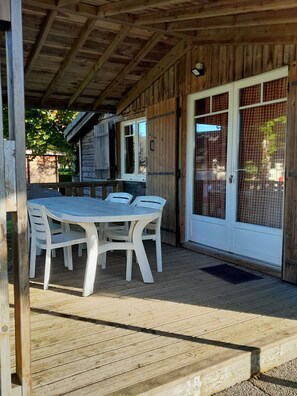 Terrace/patio - Chalet in Pleaux, pets welcome - 6 guests (Pleaux)