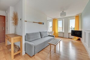 Family Apartment | Living area | Flat-screen TV - Surfer by Grand Apartments (Sopot)