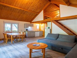 TV - Cozy chalet for two, pets welcome (Méolans-Revel)