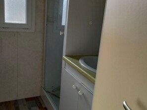 Bathroom - Mobile home, pets allowed - 4 guests (Bieuzy)