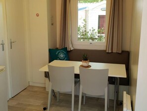 Dining - Mobil-home pets allowed - 4 guests (Le Château-d'Oléron)