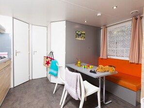 Children’s area - Mobile-home with AC, pets welcome - 4 guests (Lézignan-Corbières)