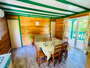 Dining - Chalet with AC, pets allowed - 6 guests (Camon)